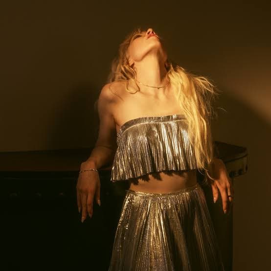 icon for Carly Rae Jepsen 'Day and Night' First Week Album Sales?