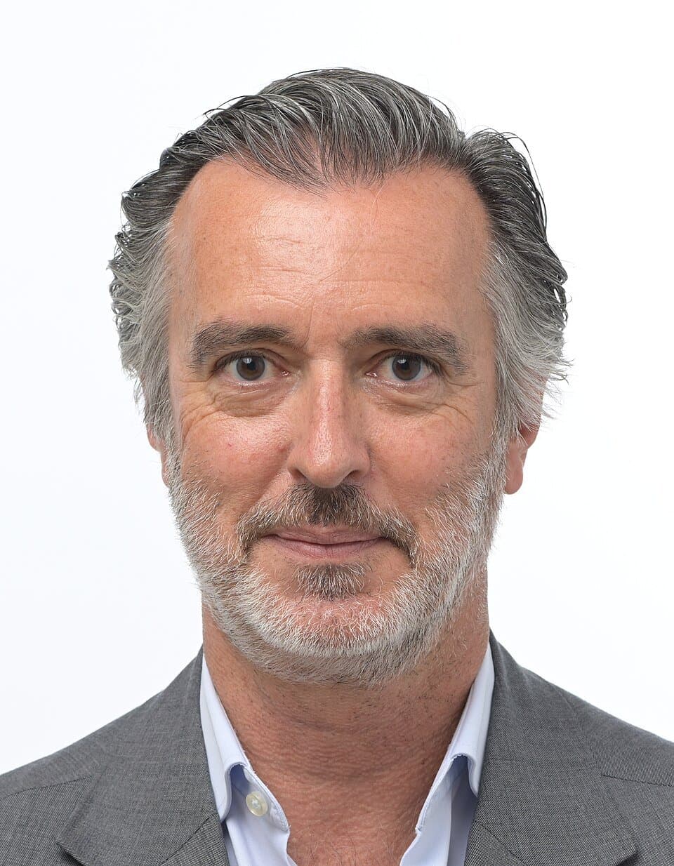 Will João Cotrim de Figueiredo qualify for the second round of the 2026 Portugal presidential election?